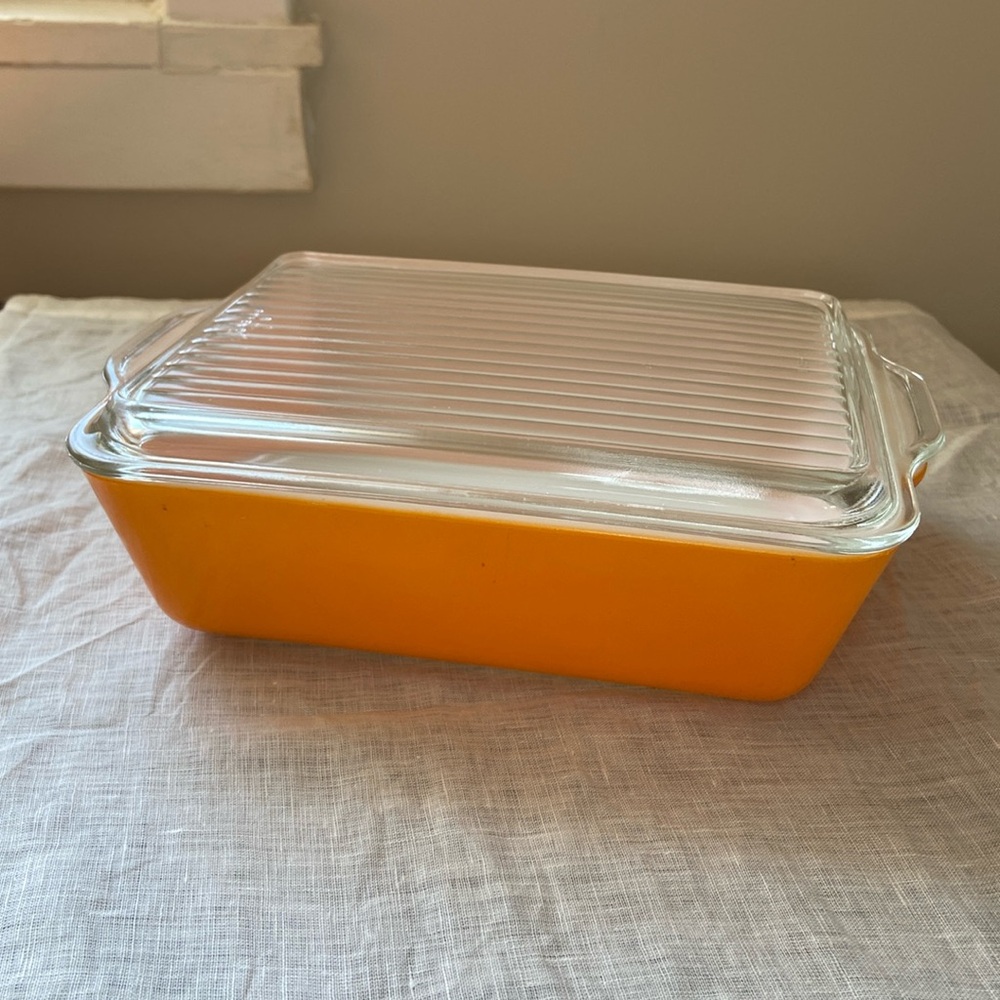 🎃 Vintage Pryex orange glass refrigerator dish with lid